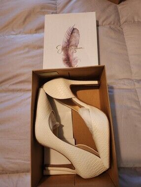 Jessica Simpson Ivory Textured Pointed-Toe Stiletto Pumps